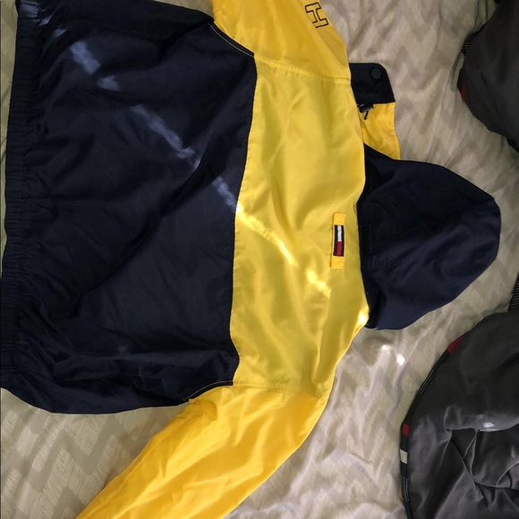 Vintage Tommy Hilfiger Light Jacket with Hood - Picture 3 of 7